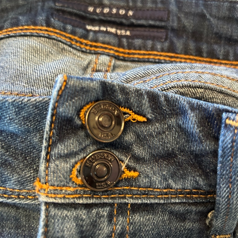 Hudson jeans made in USA
Size 27
Cut: A02385